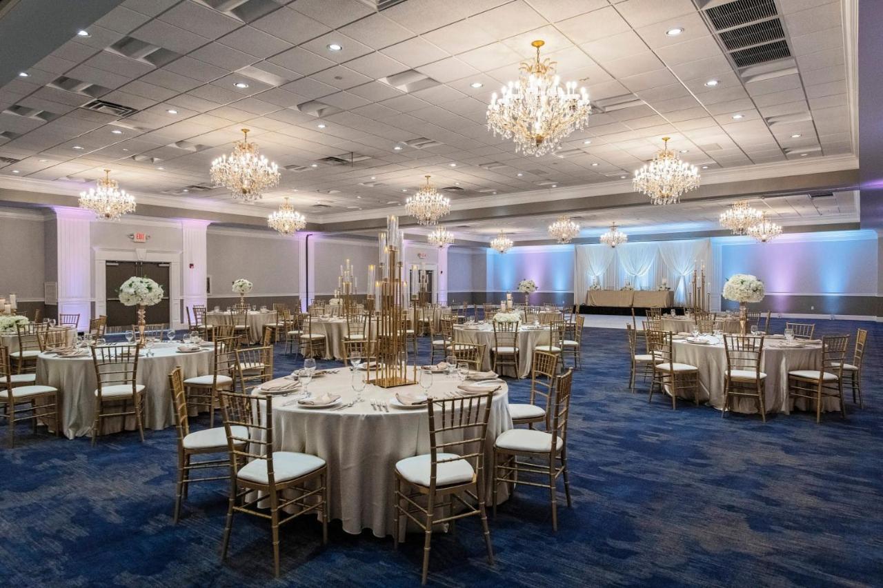 Clarion Hotel & Convention Center Джолієт Екстер'єр фото